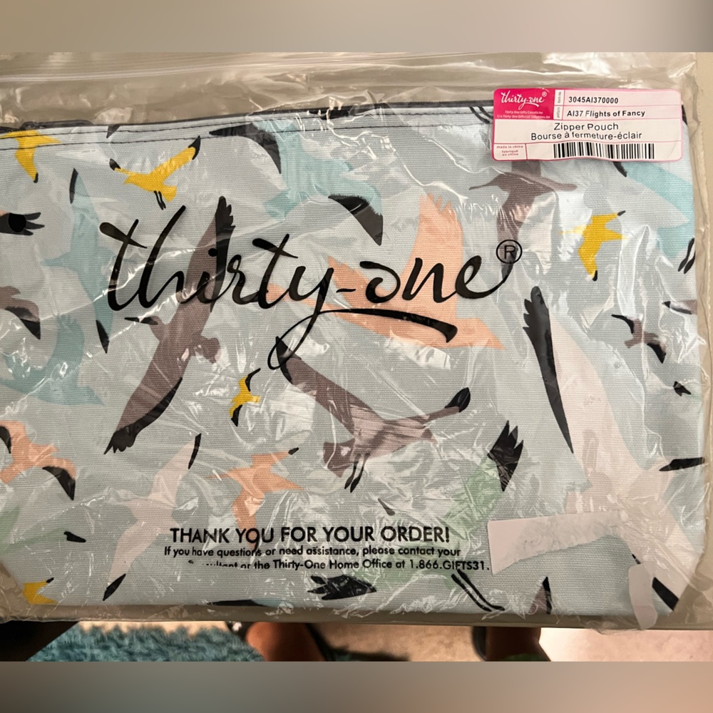 NEW w tags Thirty-One zippered pouch